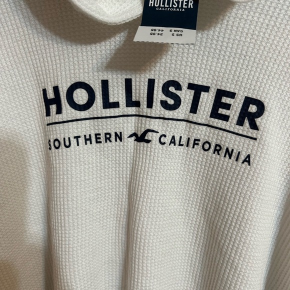 Women’s size medium Hollister waffle light weight hooded crop top. White - Picture 3 of 7